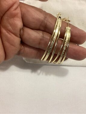GLOQUAT Gleaming Gold Triple-Hoop Earrings -LIKE-NEW